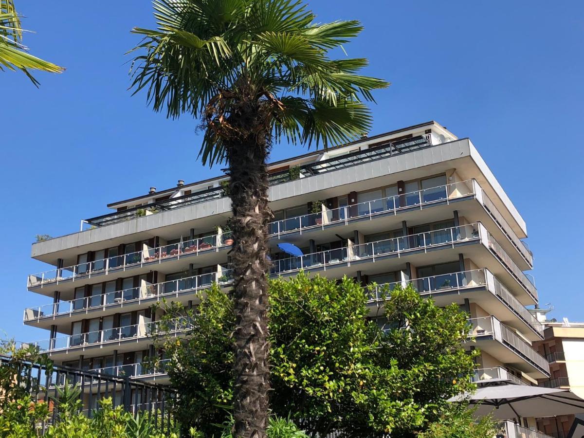 Appartamento Palazzo Di Vetro Luino Extérieur photo