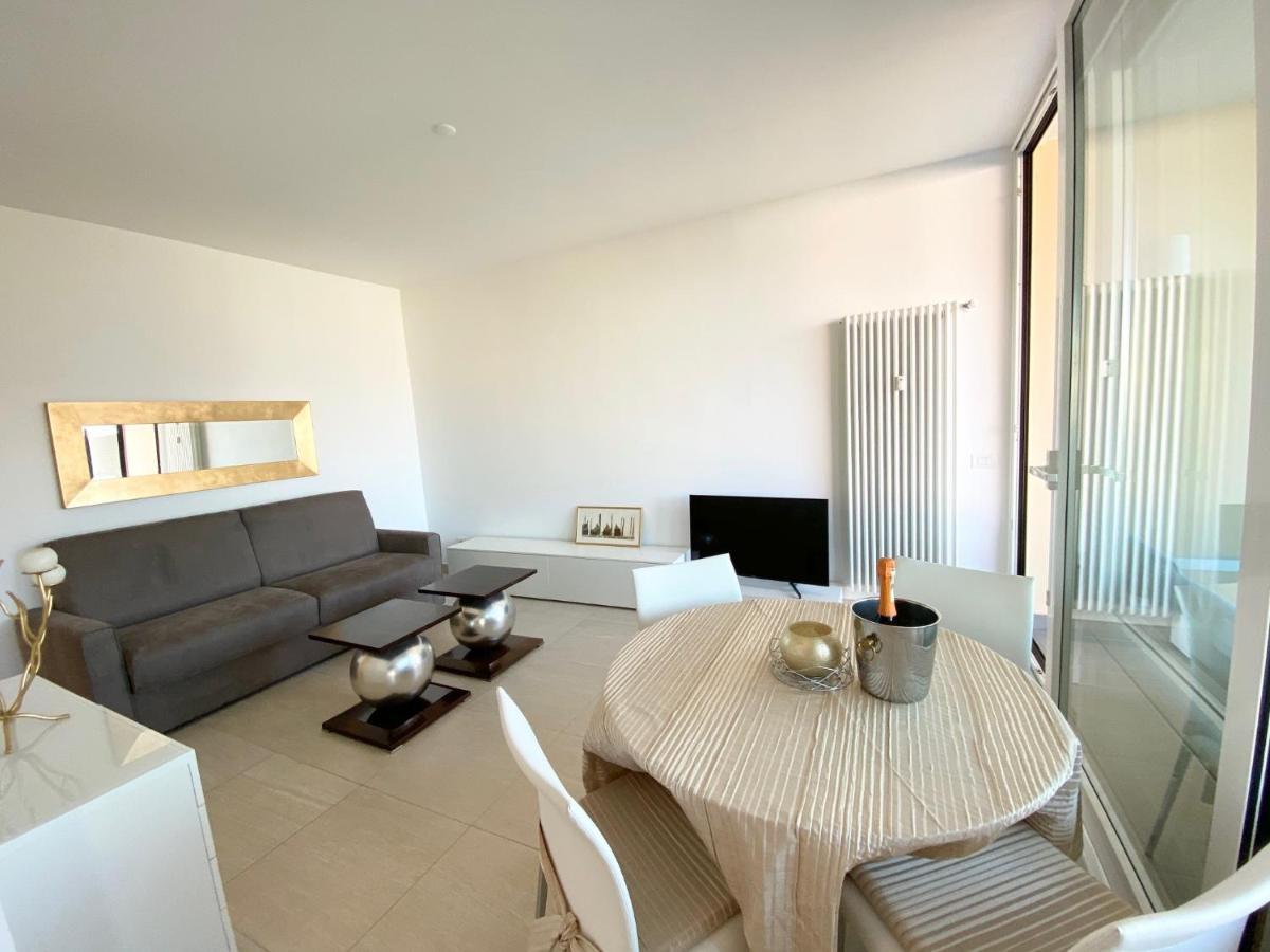 Appartamento Palazzo Di Vetro Luino Extérieur photo