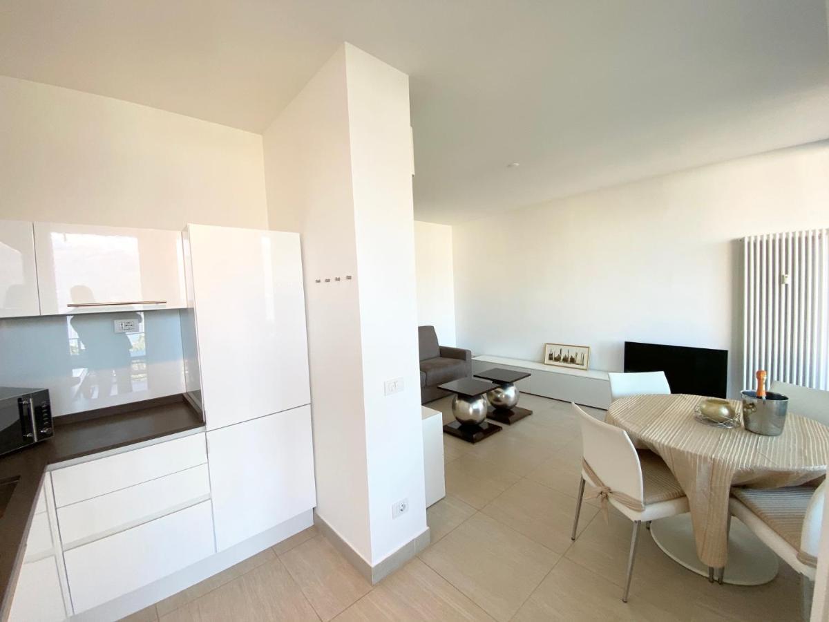 Appartamento Palazzo Di Vetro Luino Extérieur photo
