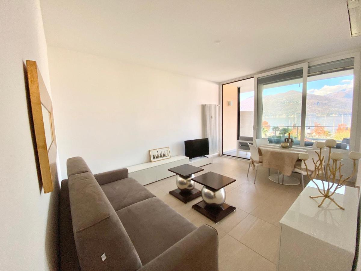 Appartamento Palazzo Di Vetro Luino Extérieur photo